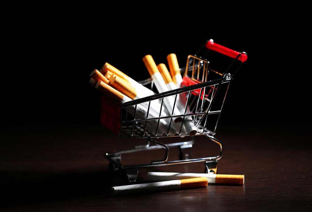 Shopping cart containing cigarettes for wholesale – Pipe King LLC LA Wholesale Smoke Shop and Accessories